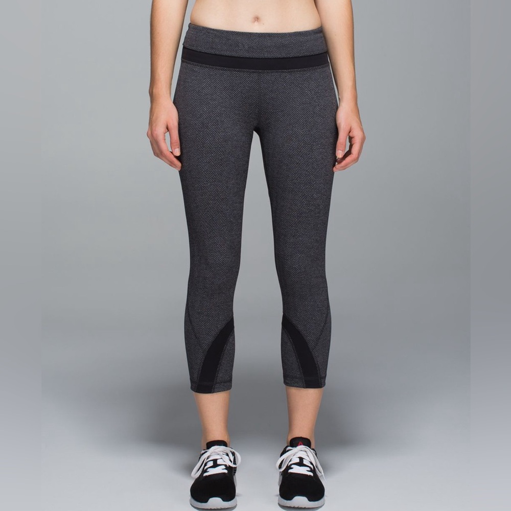 Lululemon Run Inspire Crop ll Size 4 All Luxtreme Black Heathered Leggings - Picture 12 of 12